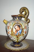 Orciolo con figura di gentiluomo