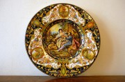 Piatto decorato a raffaellesche