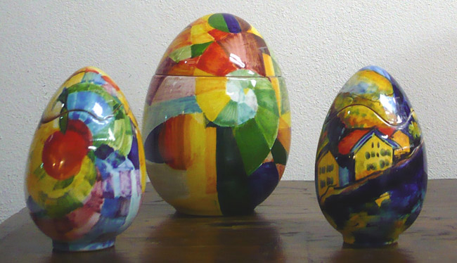 Uova di Pasqua in ceramica artistica decorata a mano