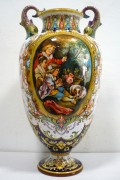 Ceramica di Faenza - anfora con suonatori, stile raffaellesco