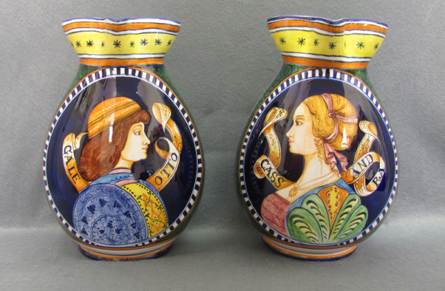 Brocche Galeotto e Cassandra decorate a Pavona Brocche Galeotto e Cassandra decorate a Pavona