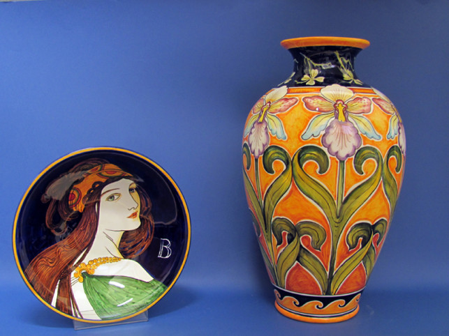 Ciotola e vaso Liberty in ceramica dipinta a mano Ciotola e vaso Liberty in ceramica dipinta a mano