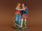 Statuina di innamorati in ceramica foggiata e dipinta a mano Statuina di innamorati in ceramica foggiata e dipinta a mano