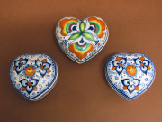 Scatole Cuore in ceramica con decori tradizionali Scatole Cuore in ceramica con decori tradizionali