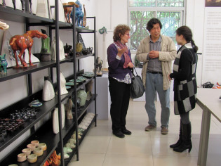 Incontro con il ceramista Guo Aihe a Luoyang Incontro con il ceramista Guo Aihe a Luoyang