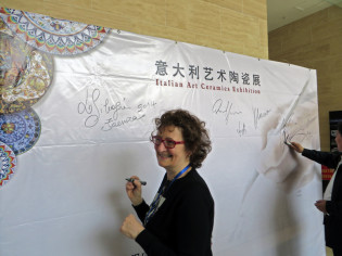 Inaugurazione della mostra a Luoyang - firma del manifesto ufficiale Inaugurazione della mostra a Luoyang - firma del manifesto ufficiale