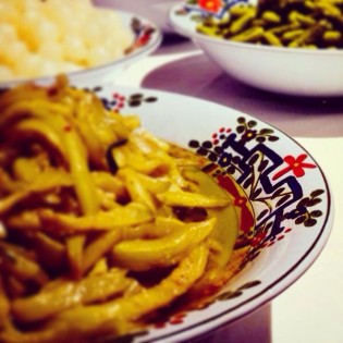 Servizio a Garofano realizzato per Quel Castello di Diegaro Servizio in ceramica di Faenza per buffet