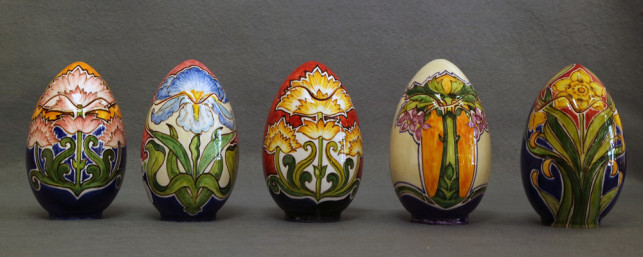 uova di pasqua con decorazioni di ispirazione orientale