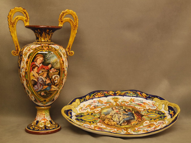 anfora e vassoio raffaellesco, ceramica di Faenza pottery