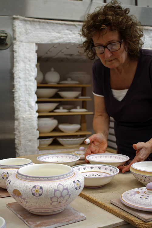 infornata di ceramiche artistiche di Faenza