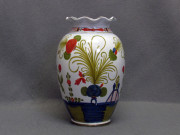 Vaso con bocca smerlata decorato a mano in stile Garofano. Ceramiche La Vecchia Faenza