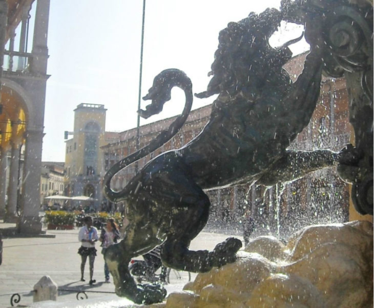 i leoni rampanti della fontana monumentale di Faenza, simbolo cittadino