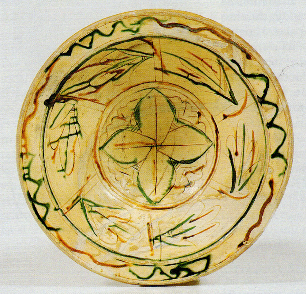 Catino in ceramica ingobbiata, graffita, dipinta e invetriata