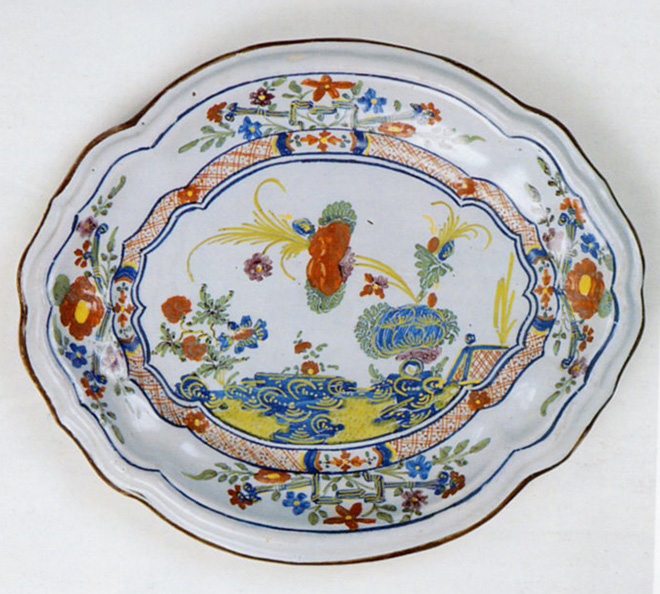 vassoio decorato a Garofano, Manifattura Ferniani di Faenza, secolo XVIII