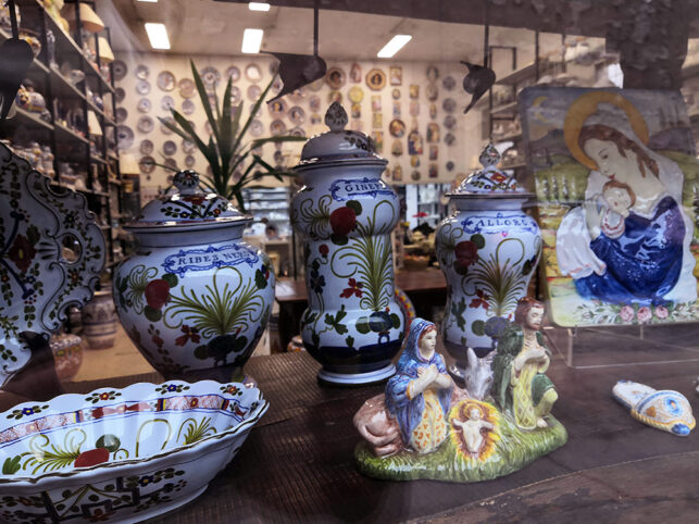 Vetrina Natale 2020: le ceramiche La Vecchia Faenza