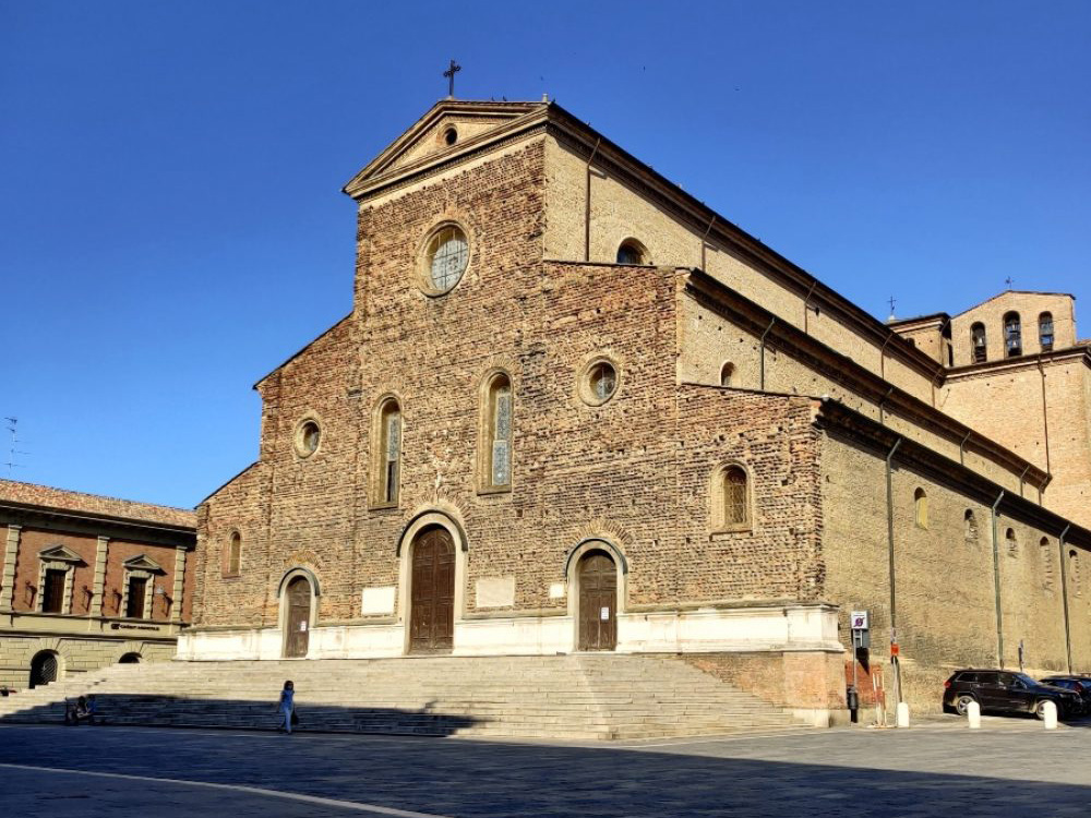 la facciata della Cattedrale di Faenza