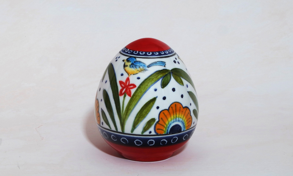 Easter egg Pavona green and red, La Vecchia Faenza ceramics