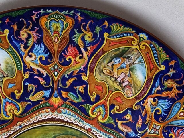 dettaglio del decoro raffaellesco piatto storico 61cm