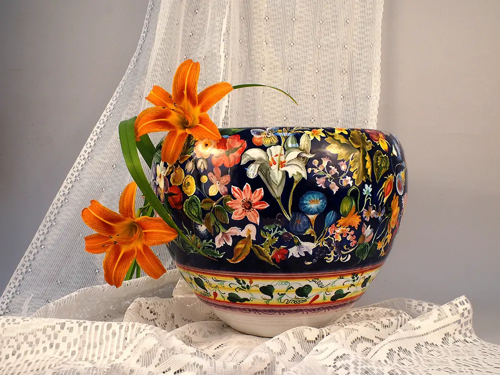 portavasi o centrotavola in ceramica dipinta a mano con fiori fiamminghi